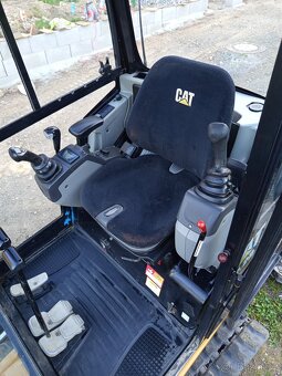 Prodám mini bagr CAT 302.2 D - 5