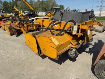 Zametacia kefa na traktor bager - 5