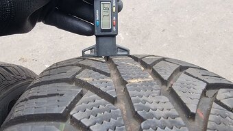 Zimní pneu 215/60/16 Semperit - 5