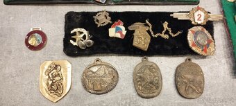 VELKÁ SBÍRKA ODZNAKŮ + MEDAILE + MINCE – 40+ LET STARÉ - 5