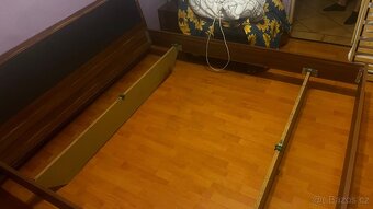 Dvoulůžková postel bez roštu a bez matraci - 5