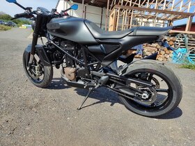 Husqvarna vitpilen 701 rv 2018 , 6500km, doplňky. - 5