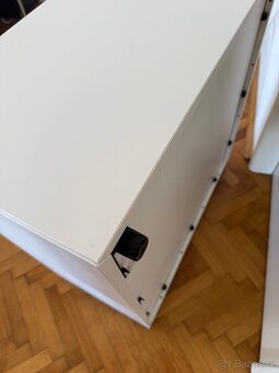 Skříňka z IKEA s policí - 5