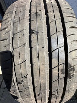 PNEU 225/50 R18 - 5
