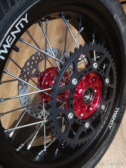 Honda CRF 450R, nové zadní kolo Supermoto - 5