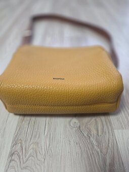 Crossbody hořčicová kabelka - 5