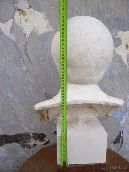 Sochařská busta houslisty Josefa Suka - 5