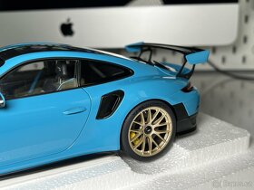 AutoArt - Porsche 911 GT2 RS Weissach (Miami Blue), 1:18 - 5