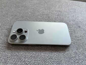 Apple iPhone 15 Pro 256 GB Přírodní Titan - 5