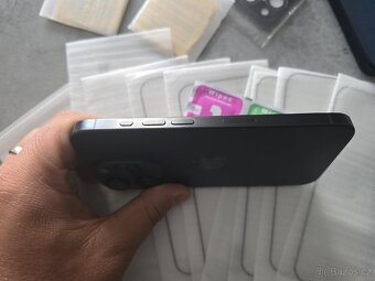 iPhone 15 Pro 128 GB, černý - 5