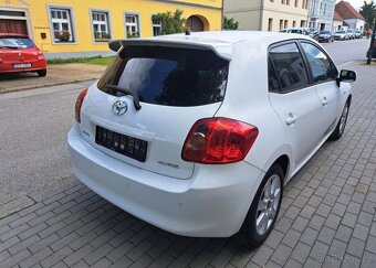Toyota Auris 1,4 D4-D nafta manuál 66 kw - 5