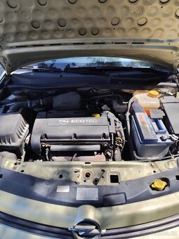 Opel Astra H 1.6i 16V - 5