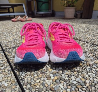 Dámské běžecké boty Brooks Ghost Max 2 W Pink - 5