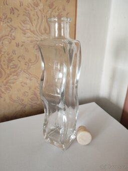 Láhve na alkohol a sklenice - 5