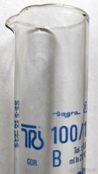 Skleněné odměrky s plastovým stojanem - 5