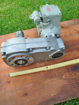 motor s převodovkou 3,5 ot/minutu - 5