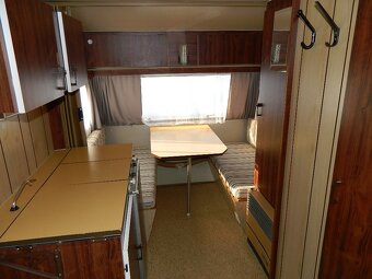 Karavan Wilk pro 4 osoby - 5