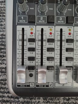 Mixážní pult Behringer Xenyx QX2442USB - 5