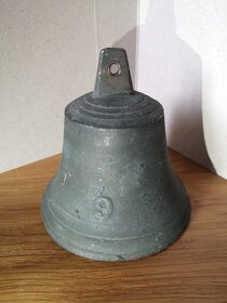 starý bronzový zvon s číslicí "9" nebo "20"-čtěte popis - 5