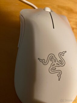 Herní myška razer deathadder essential bílá - 5