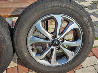 HYUNDAI i20 orig alu sada 185/65/15 TPMS Michelin - 5