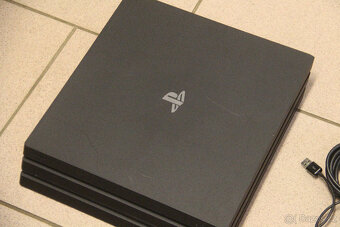 Sony PlayStation 4 PRO 1TB + ovladač - 5
