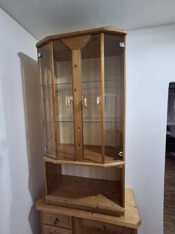 Masivní dvoudílná skříň- vitrína - 5