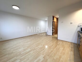Mladá Boleslav, pronájem bytu 1+kk, 35 m2 s garážovým stáním - 5
