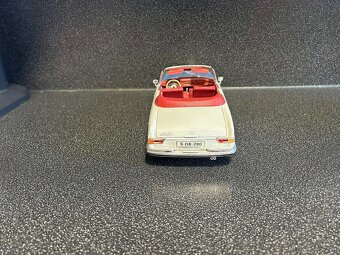 Mercedes Benz 280SE 1:18 - 5