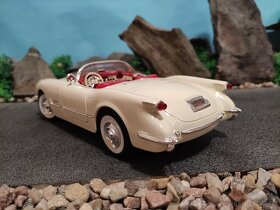 Prodám model 1:18 Chevrolet corvette 1954 - 5