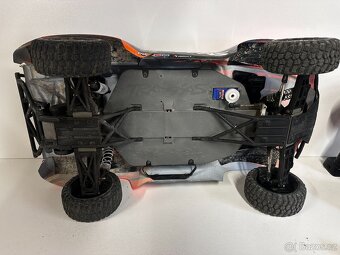 Traxxas Slash BL-2S 2WD + baterie + nabíječ - 5