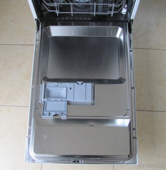 ÚZKÁ MYČKA NÁDOBÍ ELECTROLUX - 45cm - A++ - 5