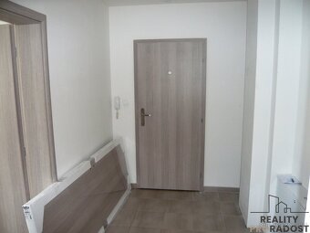 Pronájem moderní garsonky 33 m2 se zahrádkou v Šumperku - 5