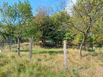 Slunné místo s duší, výhledem i st. povolením :) 4000 m2 - 5