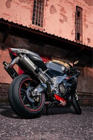 Aprilia RSV1000R - 5