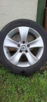 Prodám 4 ks alu disky 5x 112 r16 originál Škoda + pneu - 5