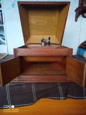 starožitný salóní gramofon po zrestaurování. - 5