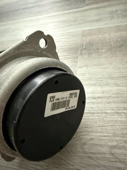 OEM nový držák motoru VW Touareg 7L Audi Q7 4L - 5