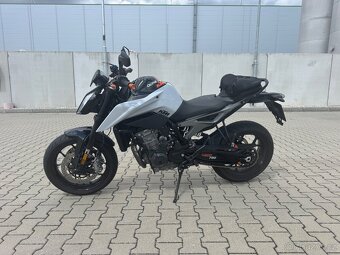 KTM Duke 790 rv 2024 najeto 4900 km, jako NOVÁ, v záruce - 5
