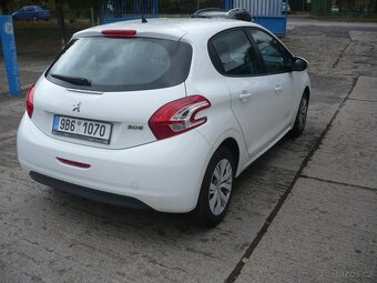 Peugeot  208 1.2 i - 5