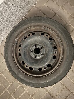 4 zimní pneu na plecháčích - 185/60 R15 Nokian a Continental - 5