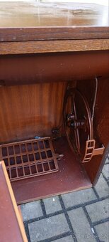 Starožitný šicí stroj - 5