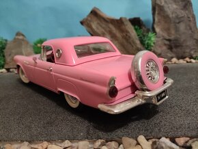 prodám model 1:18 ford thunderbird 1955 - 5