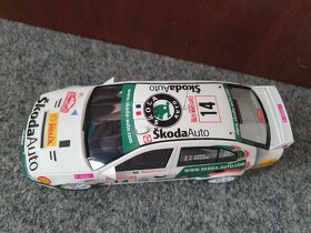 Škoda Octavia wrc 1:18 rally Auriol Ottomobile tovarni - 5