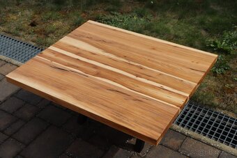 Masivní jilmový konferenční stůl – 90 × 75 cm, unikátní kres - 5