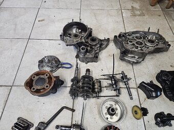 Části motoru AM6 - 5