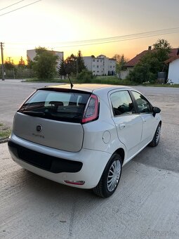 Fiat Punto 1.3 Multijet = r.v 2012, Bez korozie = - 5