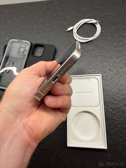 Apple iPhone 15 Pro Max 256GB - bílý titan TOP stav - 5