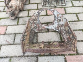 Víko hydrauliky - 5