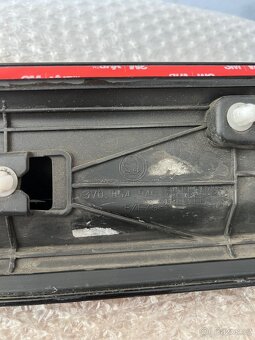 Lišta pravých dveří – Škoda Superb III, OEM: 3V0854940 - 5